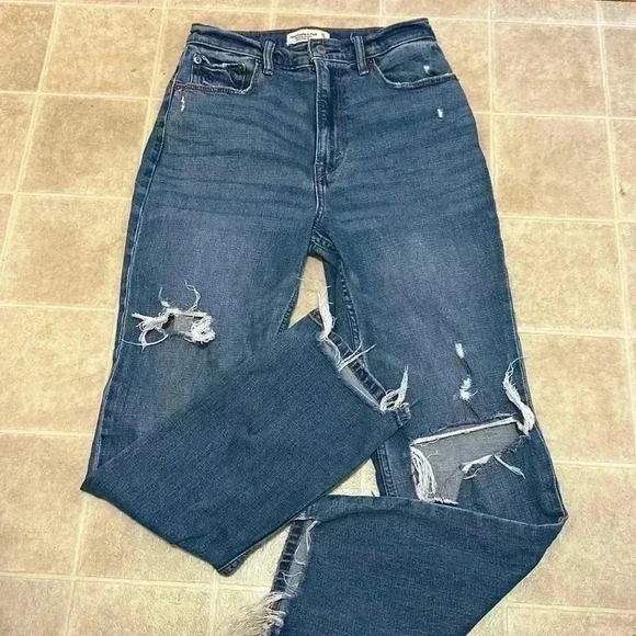 Abercrombie and Fitch - Picture 2 of 5